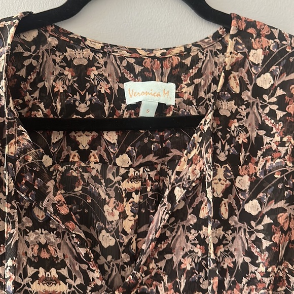 Multi colored dress with v neck and tie - Picture 2 of 2